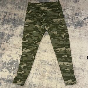 Victoria's Secret PINK Camo Leggings - Green